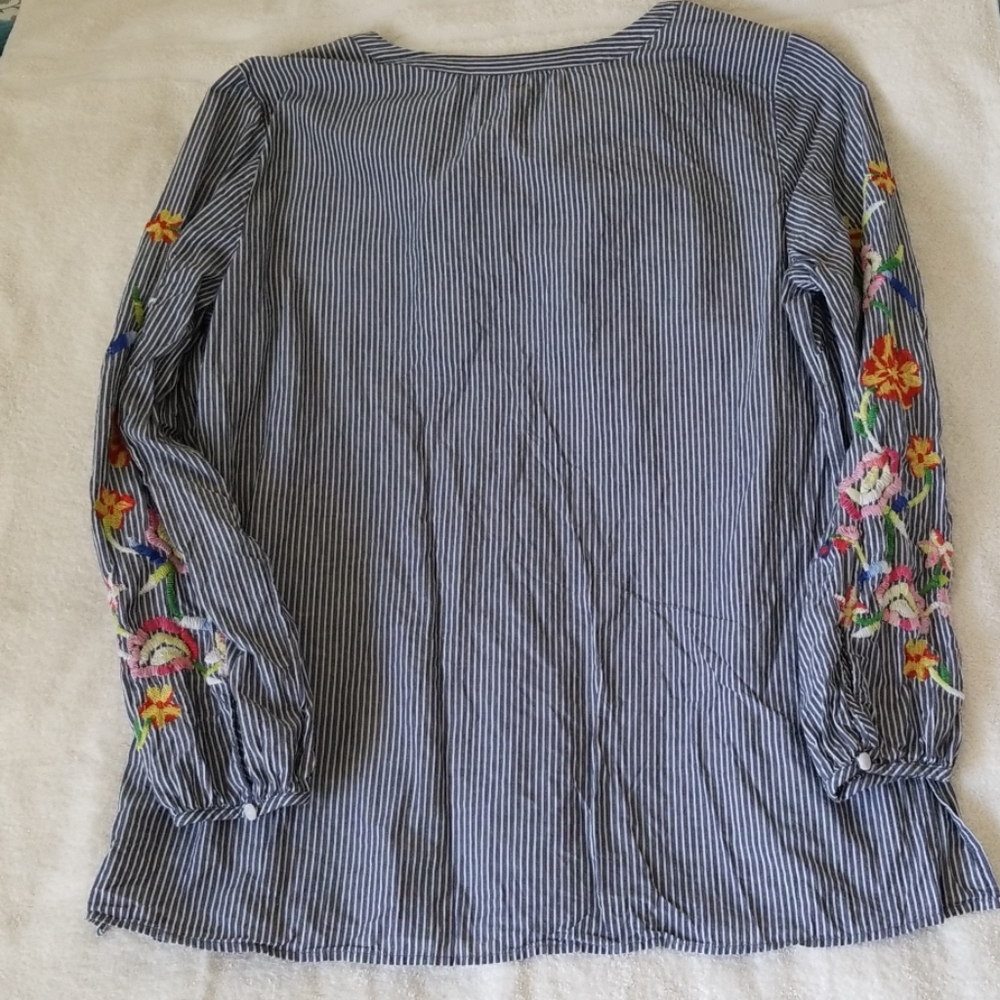 Talbots Gray and White Striped Top in Size Medium - Picture 7 of 8